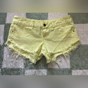 Billabong Yellow Frayed Hem Women's Shorts 90’s vibe!
